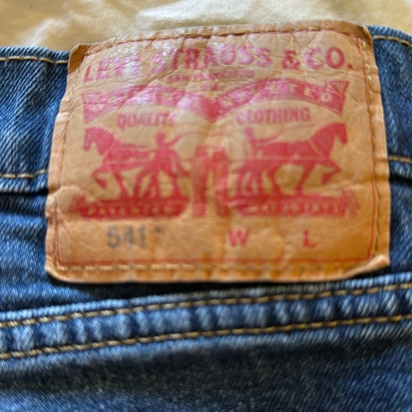 Levi’s Men’s 541 Size W:46” L:29” Inseam. Athletic Fit Jeans - Picture 3 of 6